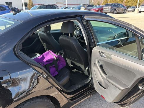 Used 2018 Volkswagen Jetta SE image 17