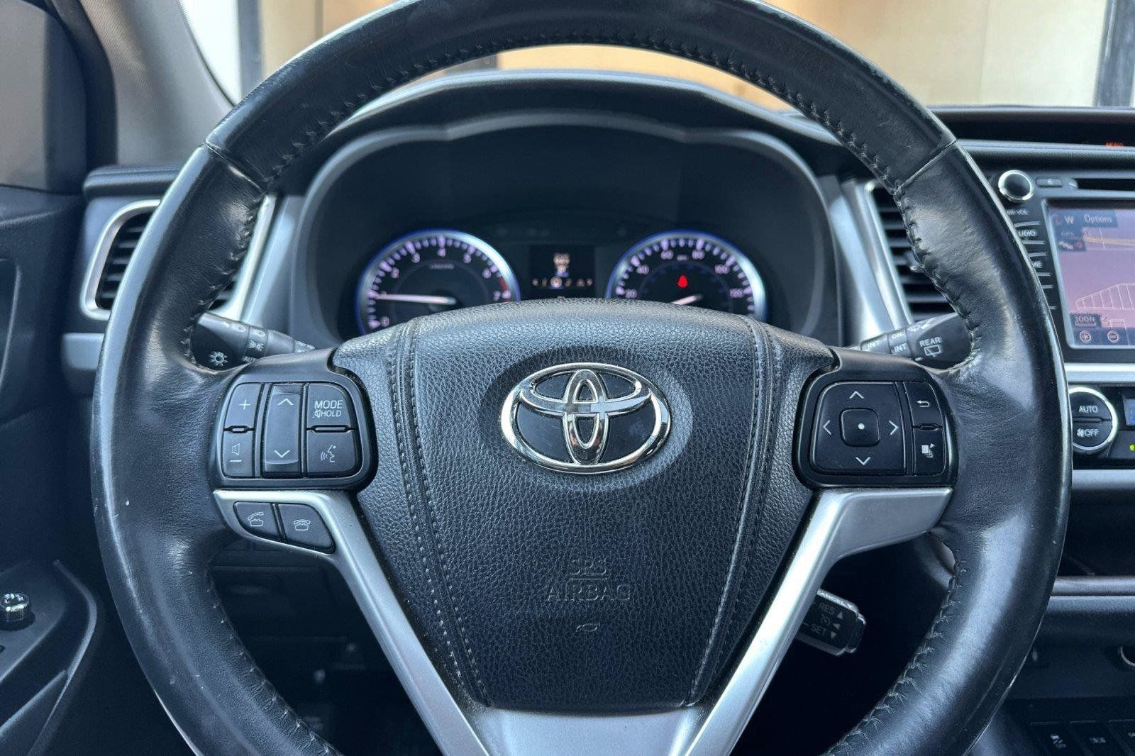 Used 2015 Toyota Highlander Limited AWD/4WD image 24