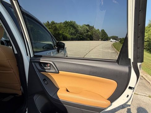 Used 2014 Subaru Forester 2.5i Premium AWD/4WD image 24