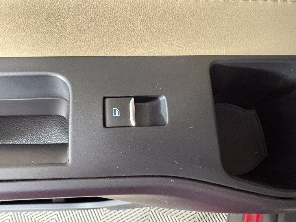 Used 2020 Ford Explorer XLT w/ Equipment Group 202A AWD/4WD image 45