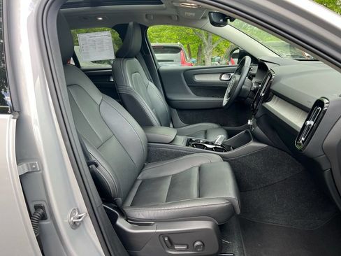 Certified 2024 Volvo XC40 B5 Plus AWD/4WD image 29