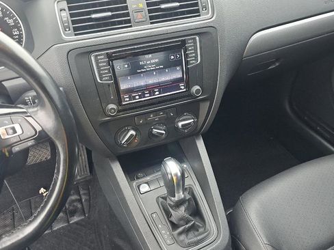 Used 2017 Volkswagen Jetta SE FWD image 11
