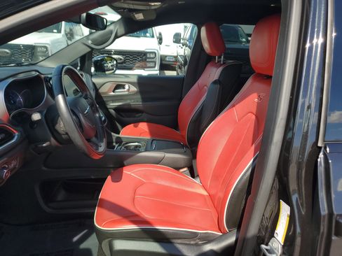 Used 2021 Chrysler Pacifica Limited w/ Uconnect Theater Family Group image 12