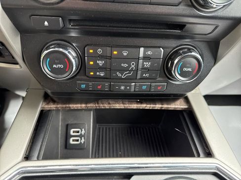 Used 2018 Ford F350 Lariat w/ Chrome Package AWD/4WD image 19