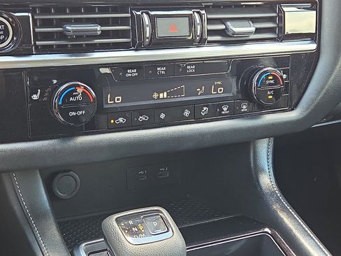 Used 2024 Nissan Pathfinder SV FWD image 21