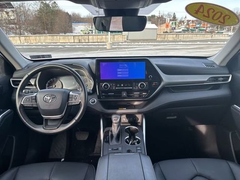 Certified 2024 Toyota Highlander XLE image 24