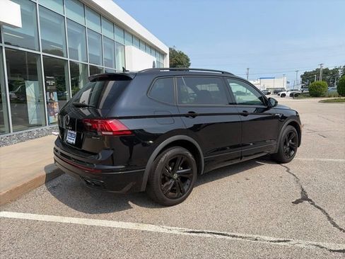 Used 2023 Volkswagen Tiguan SE R-Line AWD/4WD image 3
