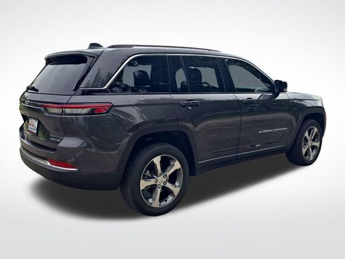 Used 2023 Jeep Grand Cherokee Limited AWD/4WD image 6