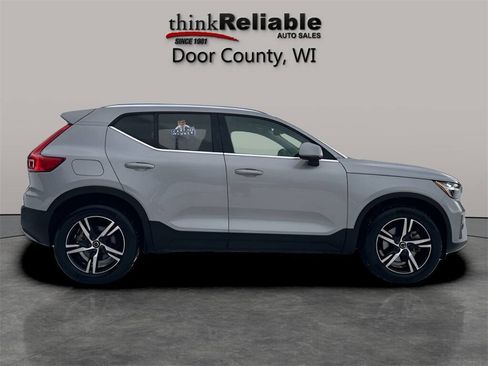 Used 2025 Volvo XC40 B5 Core image 6