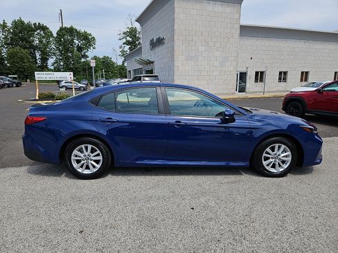 Used 2025 Toyota Camry LE w/ Convenience Package FWD image 7