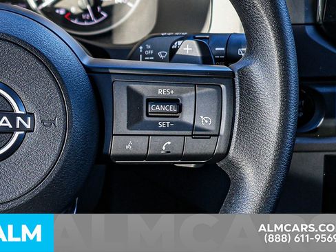 Used 2025 Nissan Pathfinder S image 33