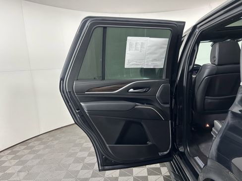 Used 2023 Cadillac Escalade Premium Luxury image 35