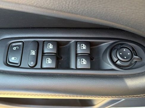 Used 2018 Jeep Compass Limited w/ Safe & Security Group AWD/4WD image 28