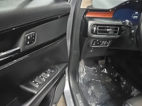 Used 2023 Lincoln Nautilus Reserve AWD/4WD image 34