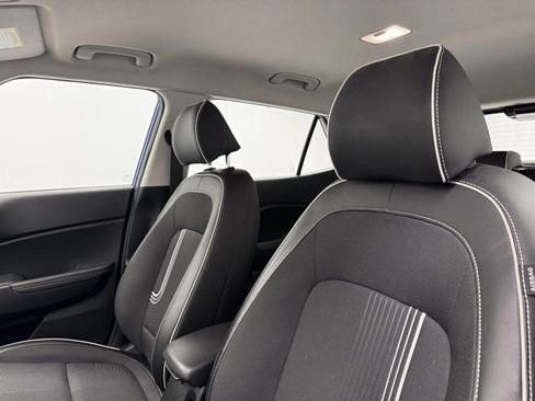 Used 2022 Hyundai Venue Limited w/ Cargo Package image 18