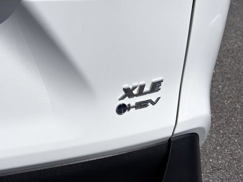 Used 2025 Toyota RAV4 XLE AWD/4WD image 14