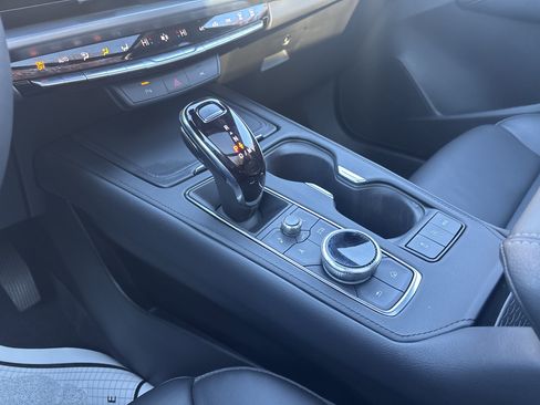 Used 2024 Cadillac XT4 Premium Luxury image 25