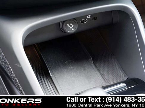 Used 2023 Volvo XC40 B5 Ultimate w/ Protection Package Premier image 38