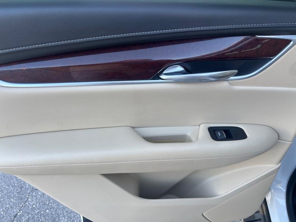 Used 2018 Cadillac XT5 Premium Luxury FWD image 17