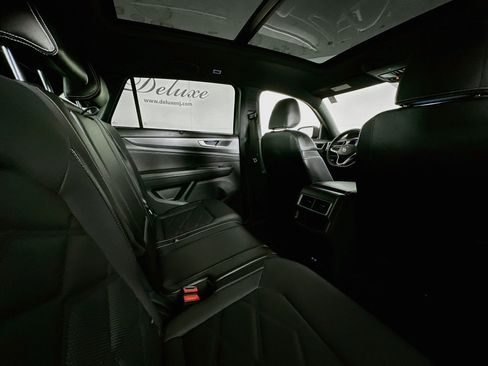 Used 2025 Volkswagen Atlas Cross Sport SE w/ Panoramic Sunroof Package AWD/4WD image 28