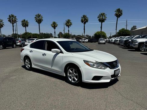 Used 2016 Nissan Altima 2.5 S w/ Power Driver Seat Package FWD image 11