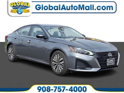 Used 2025 Nissan Altima 2.5 SV FWD image 1