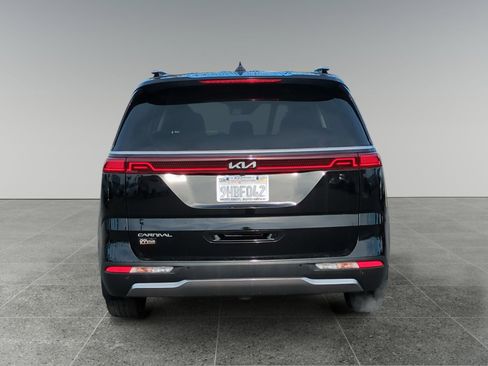 Used 2024 Kia Carnival SX Prestige image 4