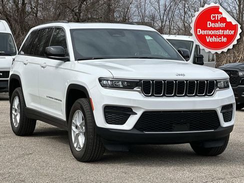 New 2026 Jeep Grand Cherokee Laredo image 1