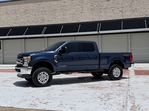 Used 2017 Ford F250 XLT w/ FX4 Off-Road Package AWD/4WD image 6