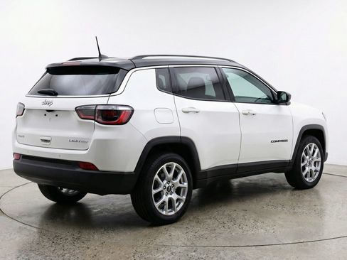 Used 2025 Jeep Compass Limited image 9