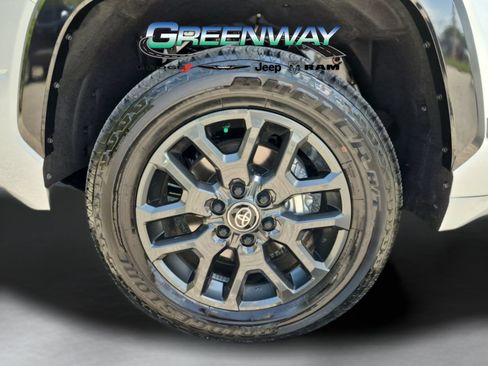 Used 2025 Toyota Tundra Platinum AWD/4WD image 33