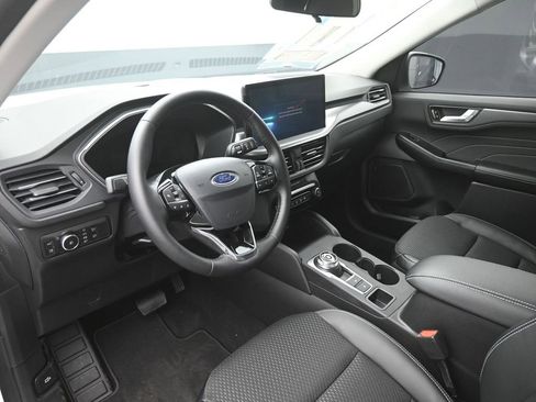 New 2025 Ford Escape SE image 32