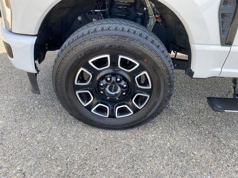 Used 2025 Ford F250 Platinum image 25