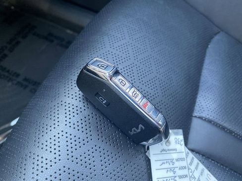 Used 2023 Kia Sorento SX AWD/4WD image 46