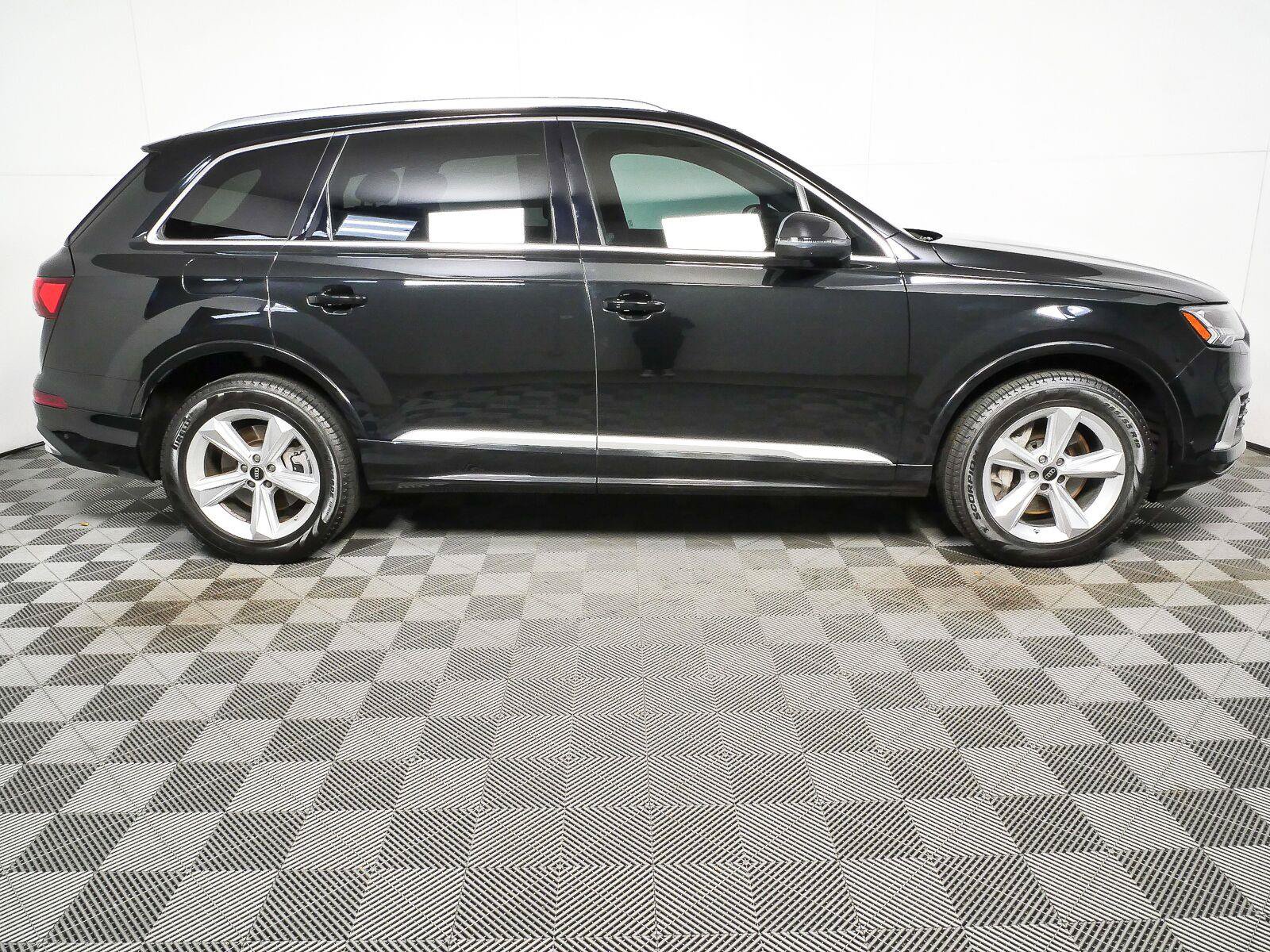Used 2023 Audi Q7 2.0T Premium Plus w/ Premium Plus Package AWD/4WD image 2