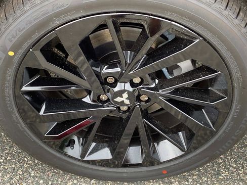 New 2025 Mitsubishi Outlander 4WD Plug-In Hybrid image 6