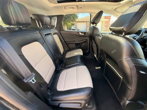 Used 2022 Ford Escape Titanium w/ Titanium Premium Package FWD image 21
