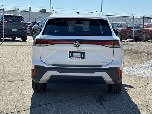 New 2025 Volkswagen Tiguan SE image 4