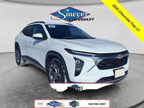 Used 2025 Chevrolet Trax LT w/ Driver Confidence Package FWD image 1