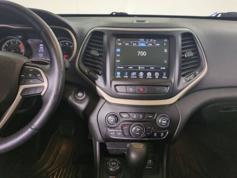 Used 2018 Jeep Cherokee Limited AWD/4WD image 19