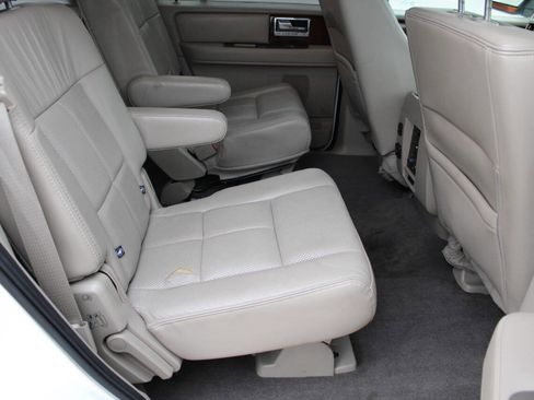 Used 2014 Lincoln Navigator 4WD image 6