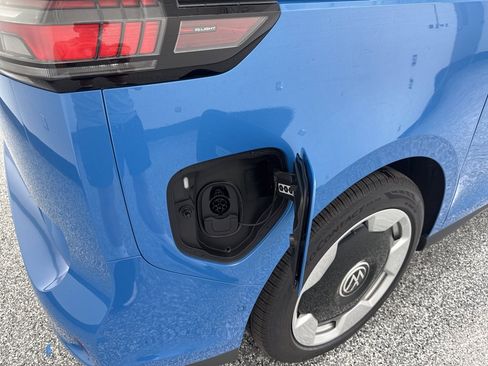 New 2025 Volkswagen ID. Buzz Pro S Plus image 27