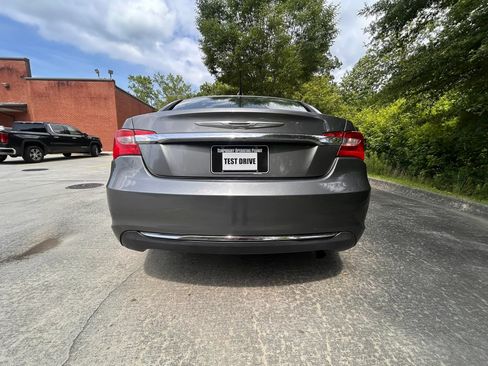 Used 2013 Chrysler 200 Touring FWD image 7