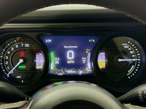 Used 2024 Jeep Wrangler Unlimited image 12