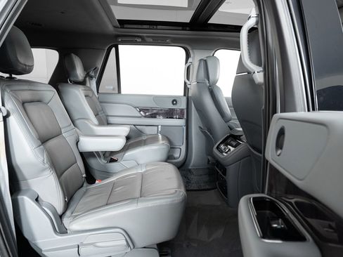 Used 2021 Lincoln Navigator L Reserve image 23