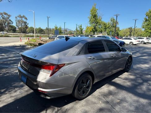 Used 2023 Hyundai Elantra SEL FWD image 5