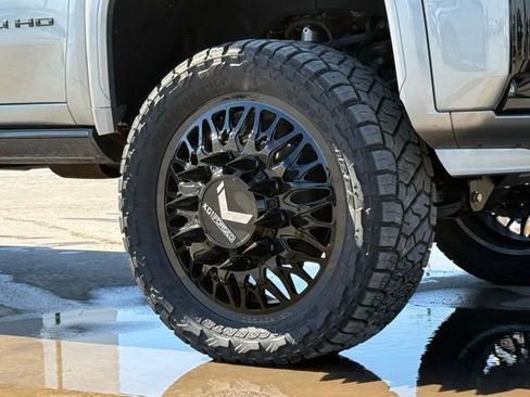 Used 2025 GMC Sierra 3500 Denali Ultimate image 12