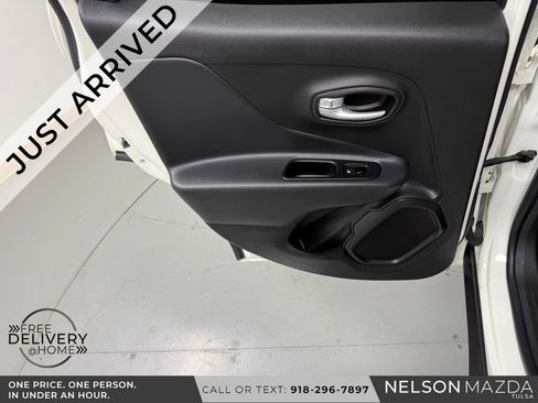 Used 2023 Jeep Renegade Latitude AWD/4WD image 35