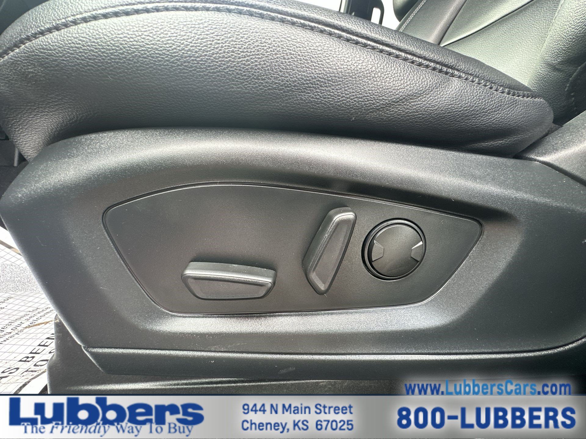 Used 2020 Ford Explorer XLT w/ Equipment Group 202A AWD/4WD image 12