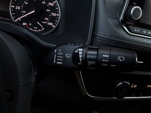 Used 2025 Nissan Rogue SV FWD image 36